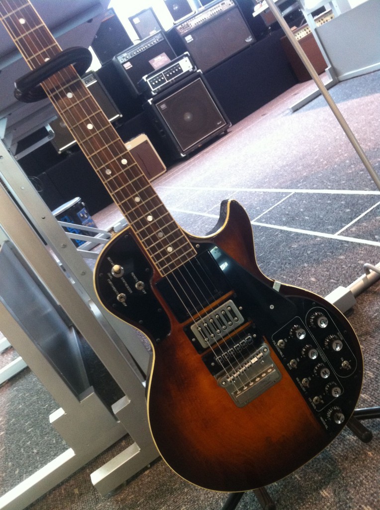 Roland GR-500 Guitar