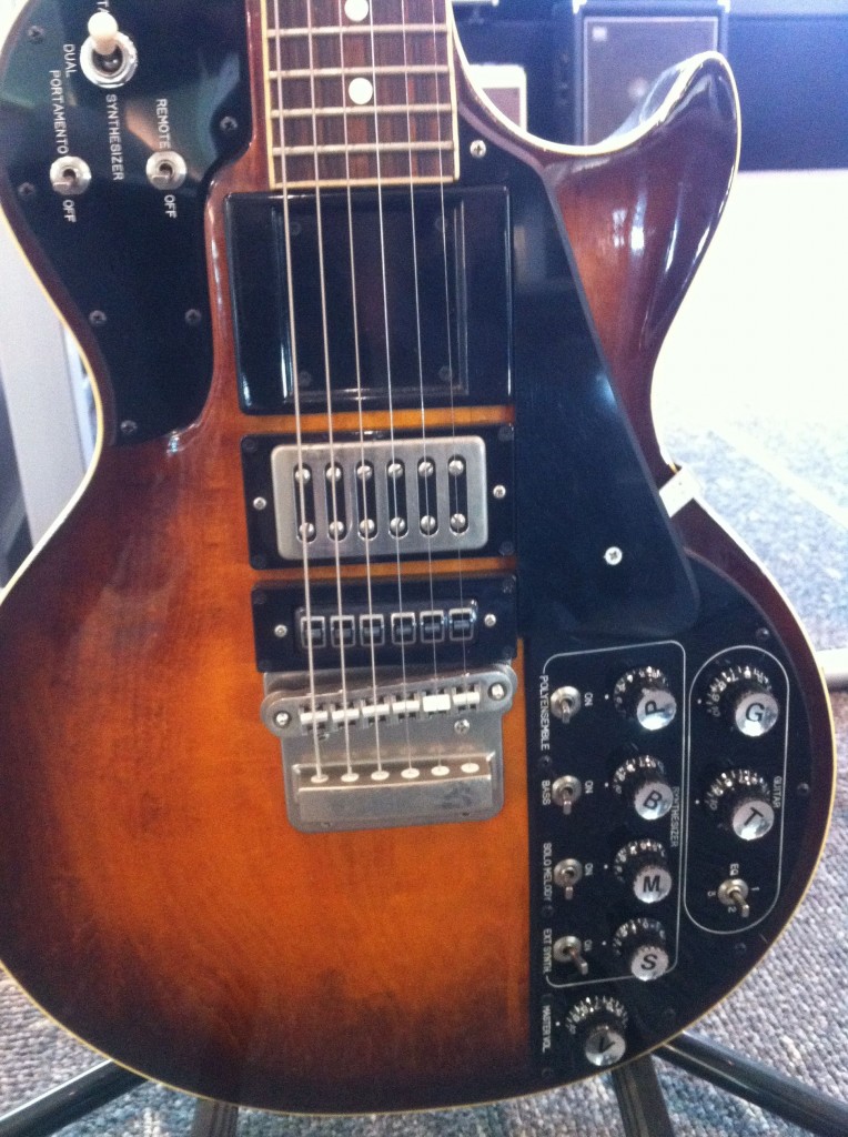 Roland GR-500 Guitar Close-Up