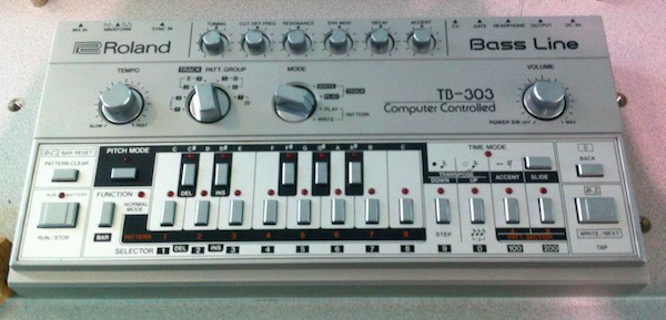 Roland TB-303 Software Bass Line review